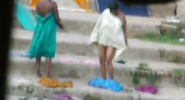 sex nhat.com Cô trải dài trên dương vật của một người phim xx đàn ông trẻ hơn.