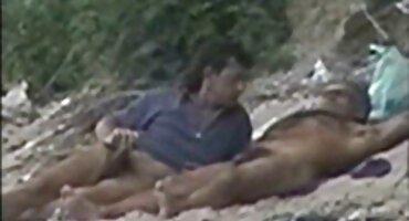 puka sex Cô sex heo gái séc có quan hệ tình dục với một chàng trai.