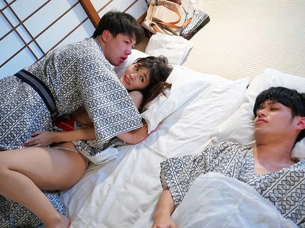 phim sex đam my Ngoại tình với bạn thân trong khi chồng ngủ kế bên